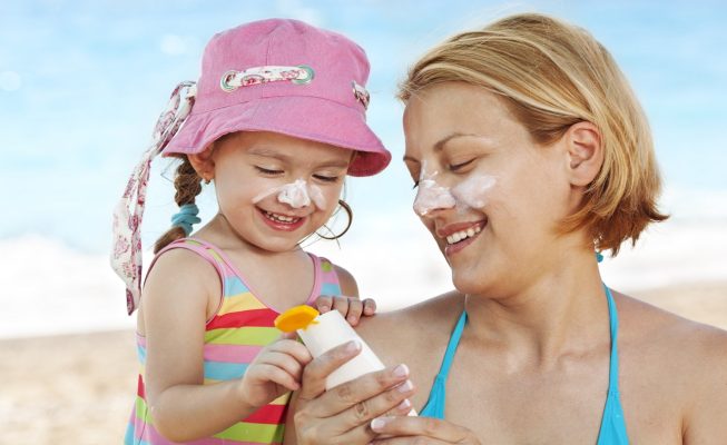 Trẻ 10 tuổi có cần dùng kem chống nắng không?