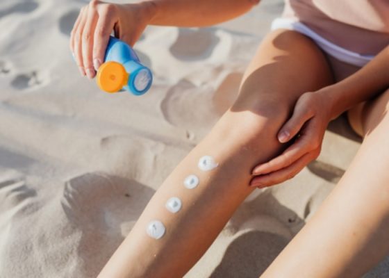 Lượng kem chống nắng bạn sử dụng không đủ dẫn đến bị đen da
