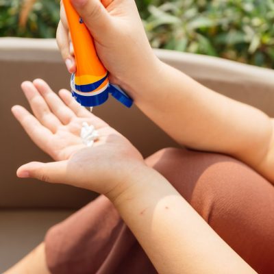 Bôi kem chống nắng body có cần tẩy trang